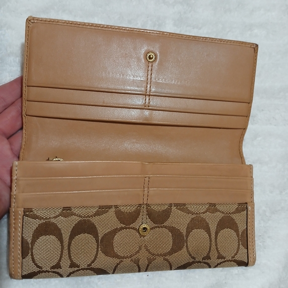 EUC, Coach wallet. - Picture 3 of 9